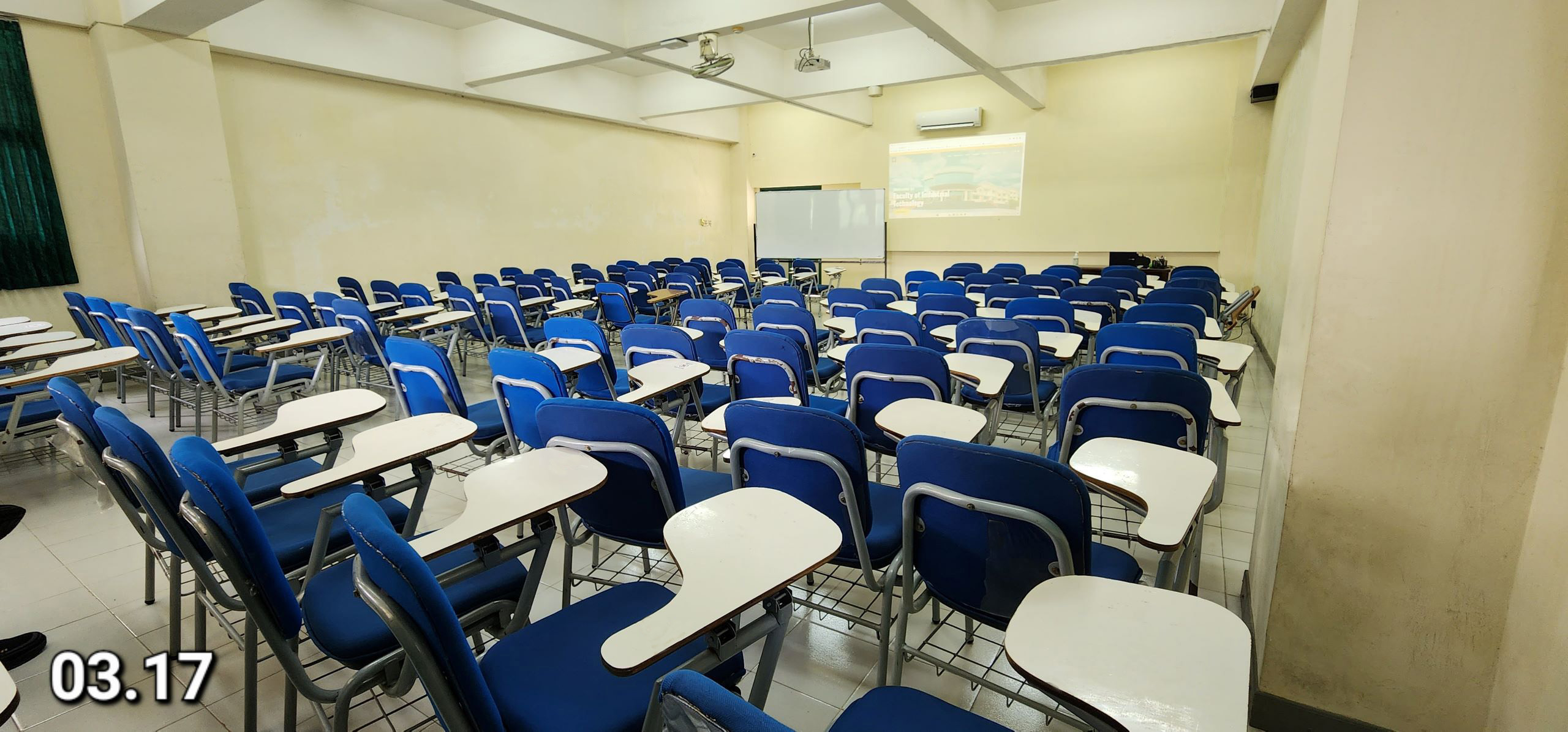 Ruang Kelas FTI 03.17 – Fakultas Teknologi Industri – Universitas Islam